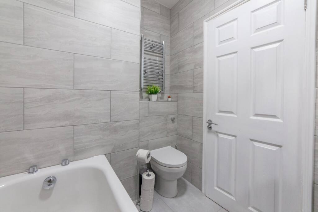 Sunny, 2bed 2bath, Garden Near Hyde Park Apartamento *